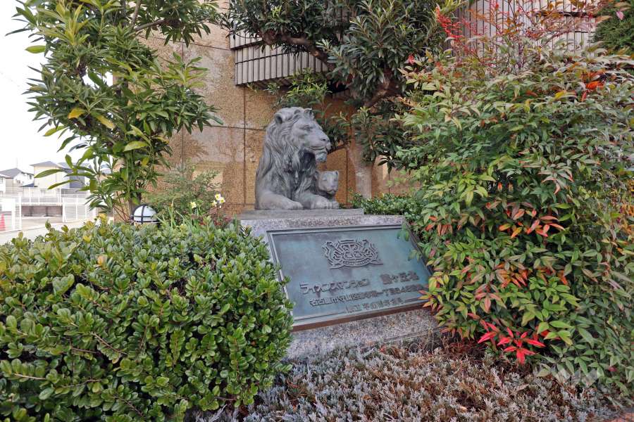 敷地入り口の看板