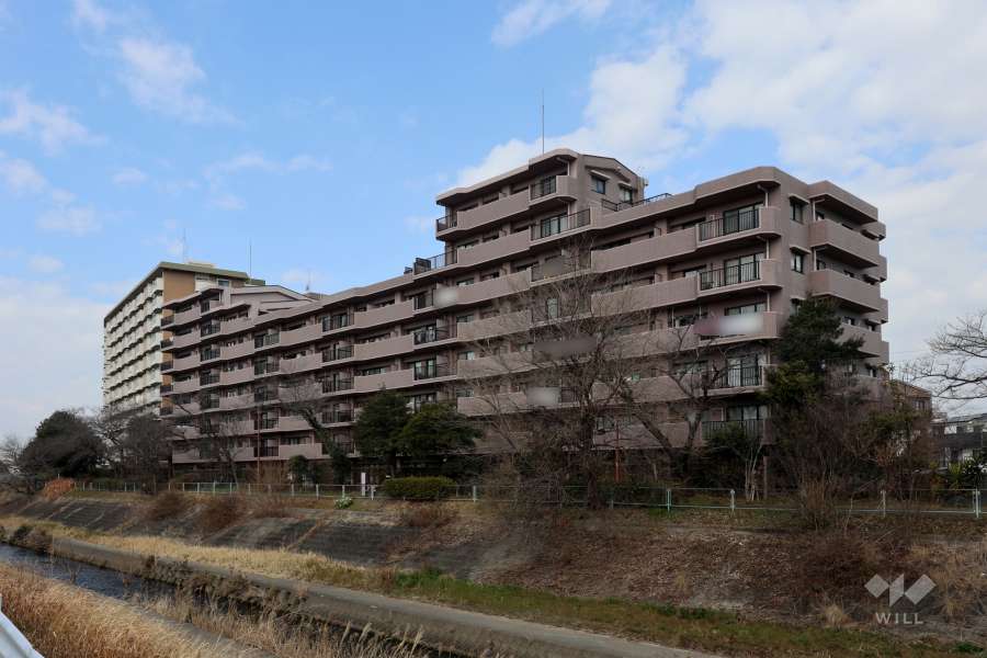 ラクール藤ヶ丘の外観（南東側から）