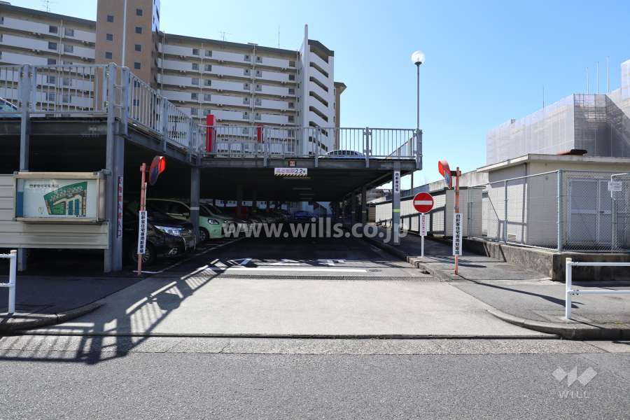 駐車場出入り口