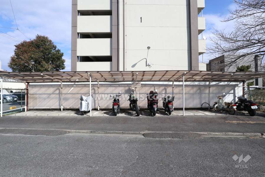 駐輪場とバイク置場