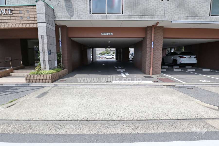 駐車場出入り口