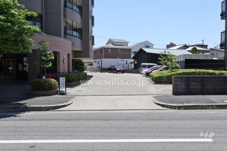 駐車場出入り口