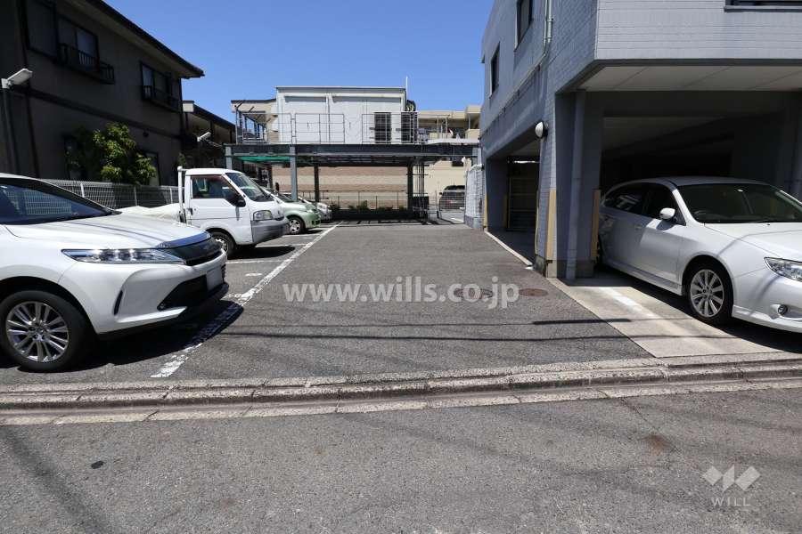 駐車場出入り口