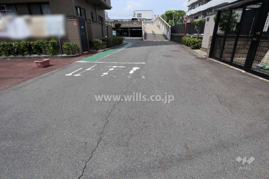 駐車場出入り口