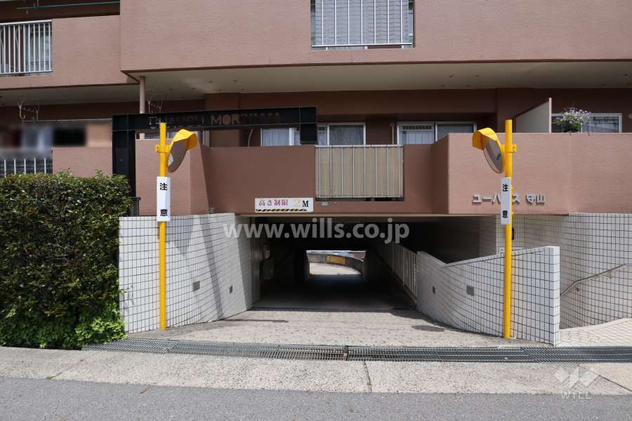 駐車場出入り口