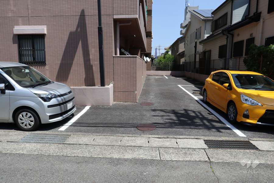 駐車場の出入り口