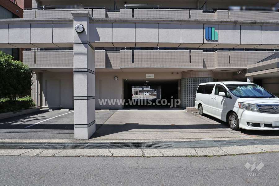 駐車場出入り口