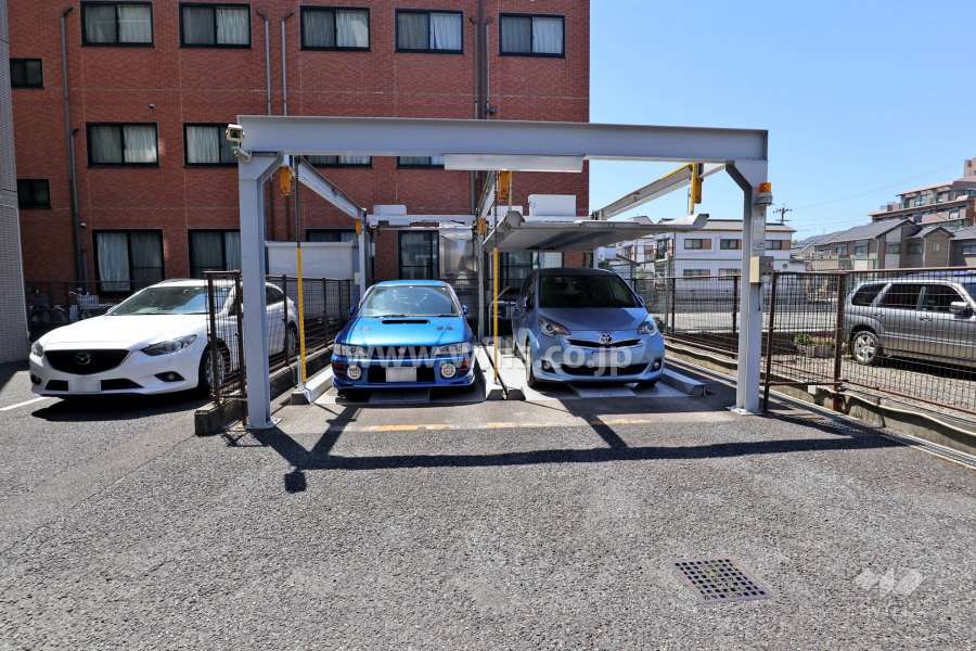 敷地内駐車場（屋外は機械式と平面式があります。）