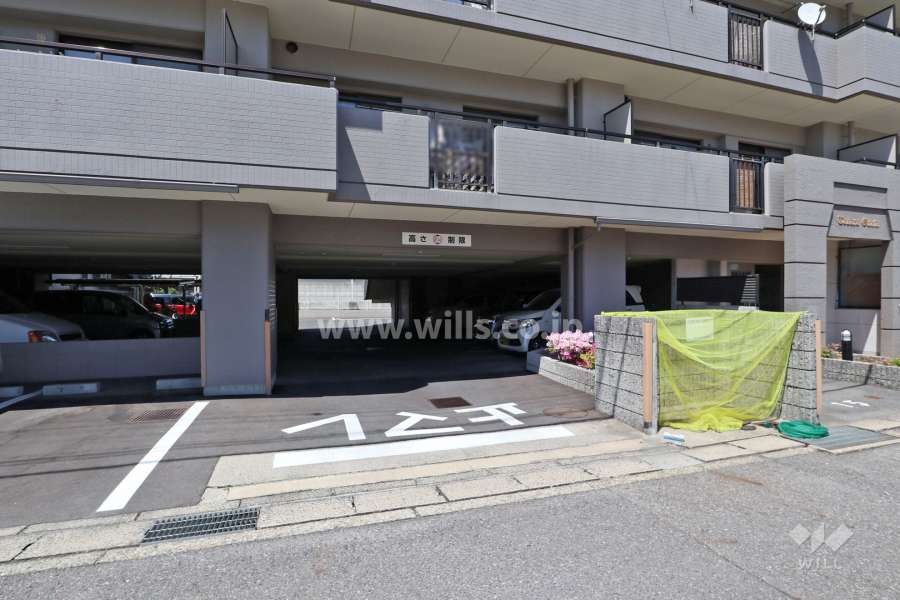 駐車場出入り口