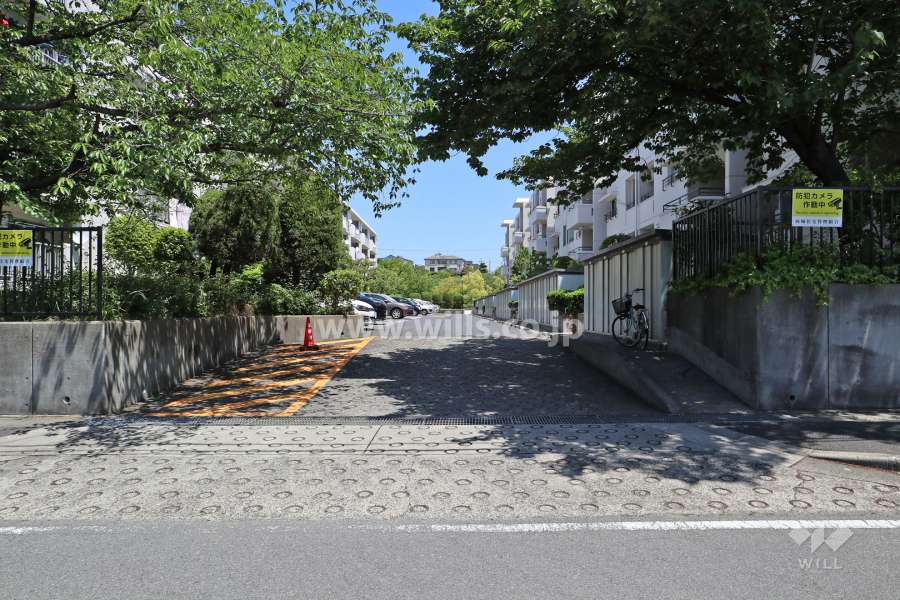 駐車場出入り口