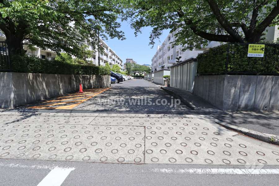駐車場出入り口