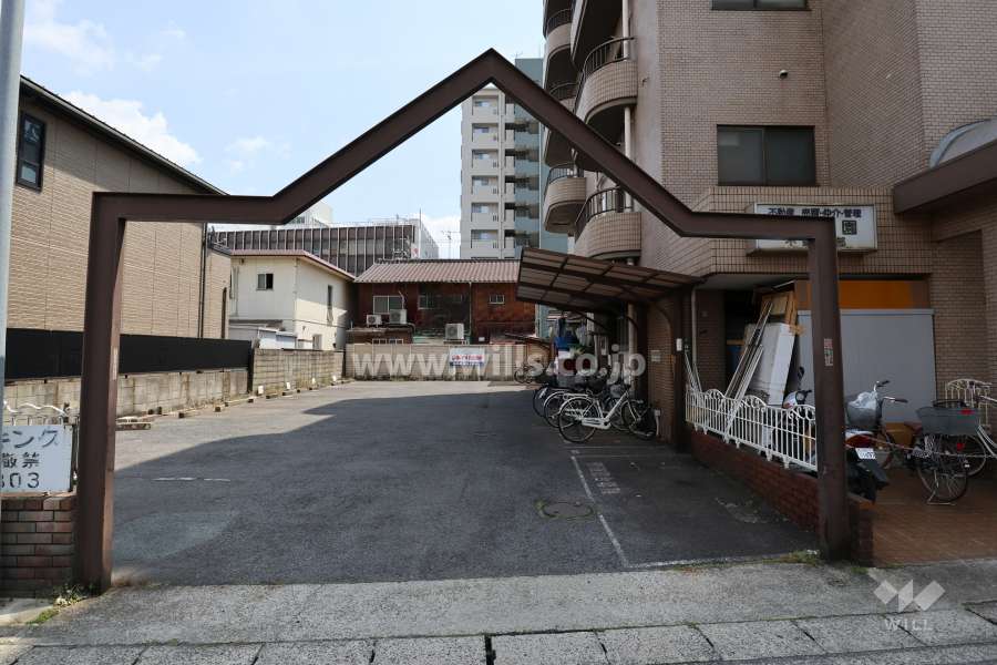 駐車場出入り口