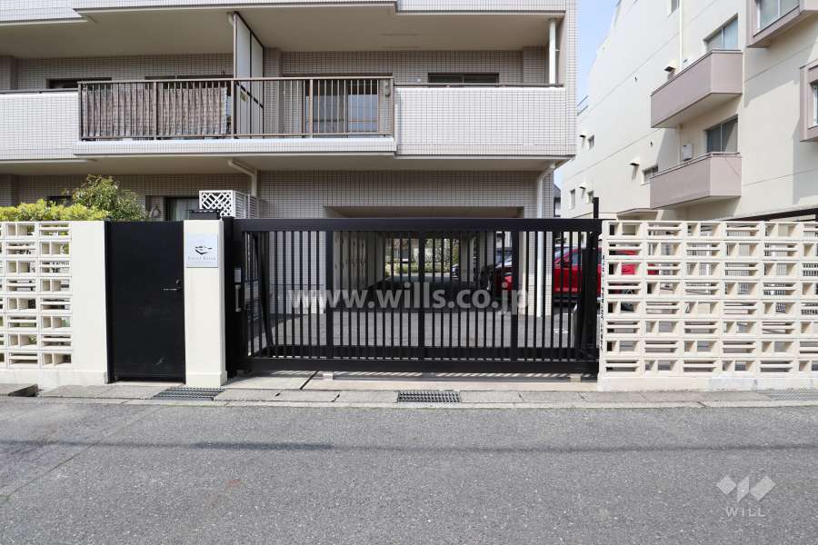駐車場出入り口（ゲート付き）