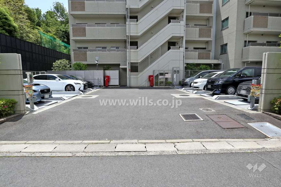 駐車場出入り口