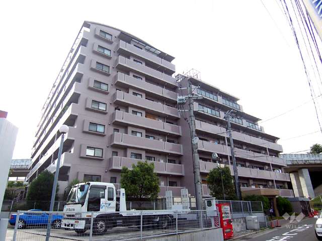 ラウンドスクエア吹田青葉丘の外観(東側から)