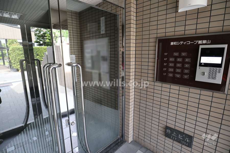 エントランスはオートロック付きです。