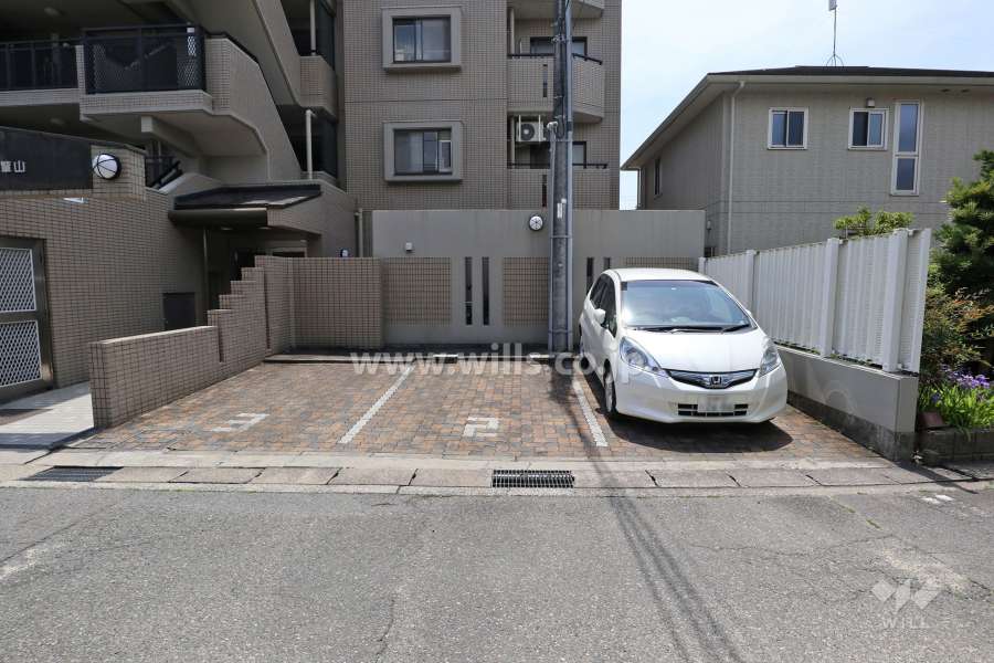 敷地内駐車場（屋外平面式）