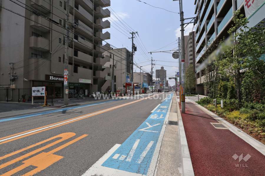 敷地の北側前面道路（東側から）