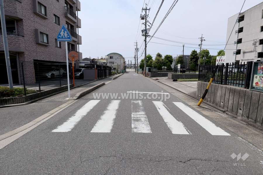 敷地北側の前面道路