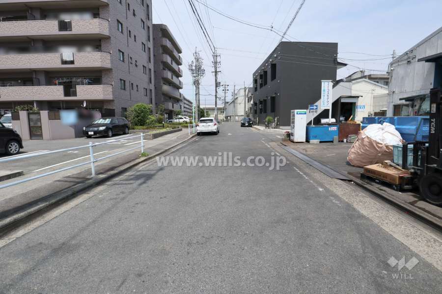 敷地東側の前面道路