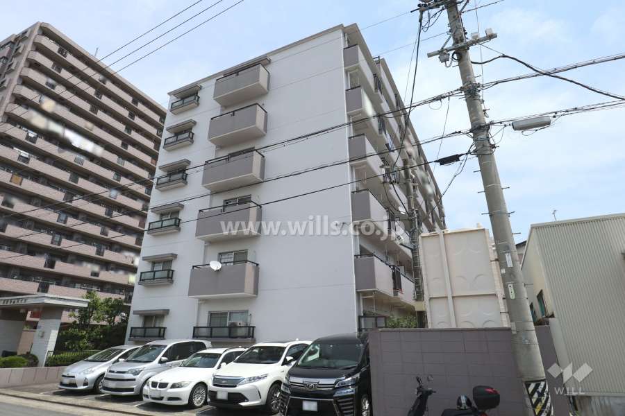 宝新守山ハイツの外観（南西側から）