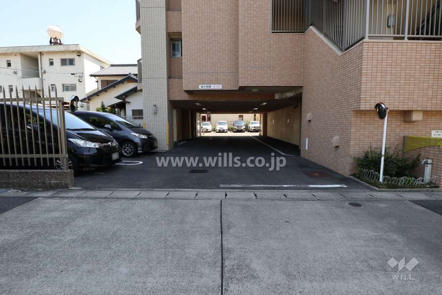 駐車場出入り口