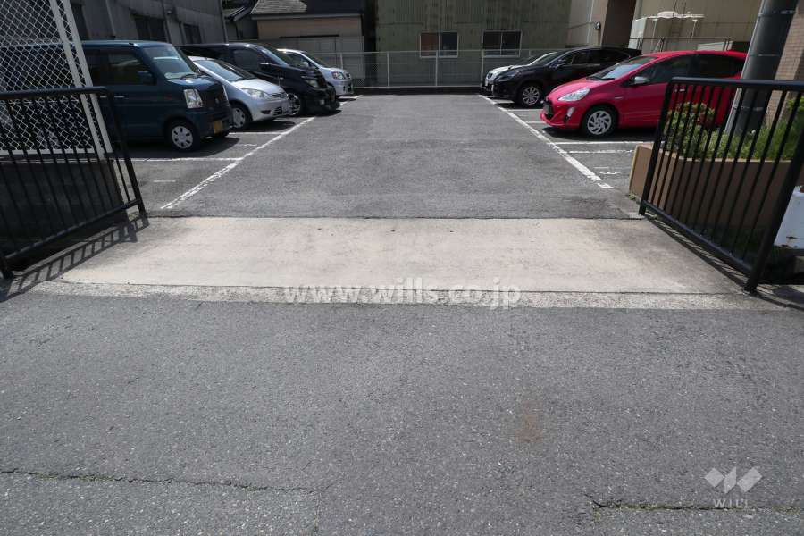 駐車場出入り口