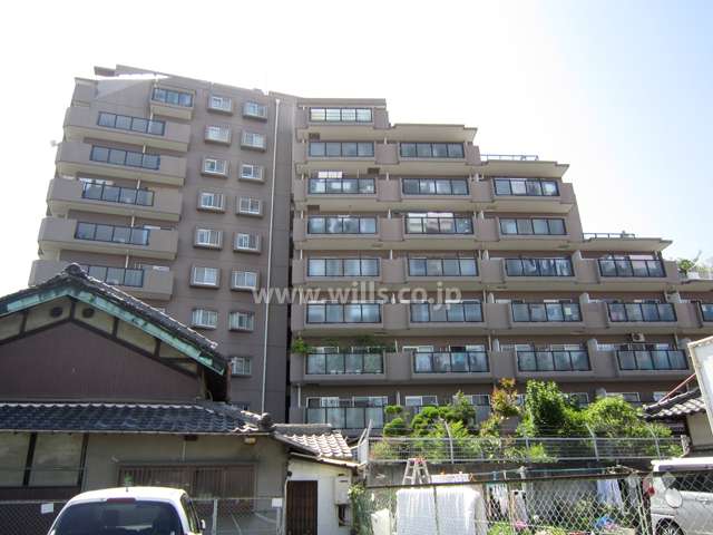 イトーピア東千里マンションの外観(東側から)