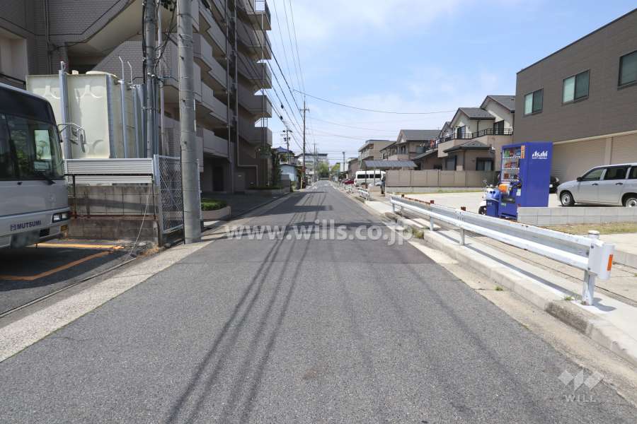 敷地北側の前面道路