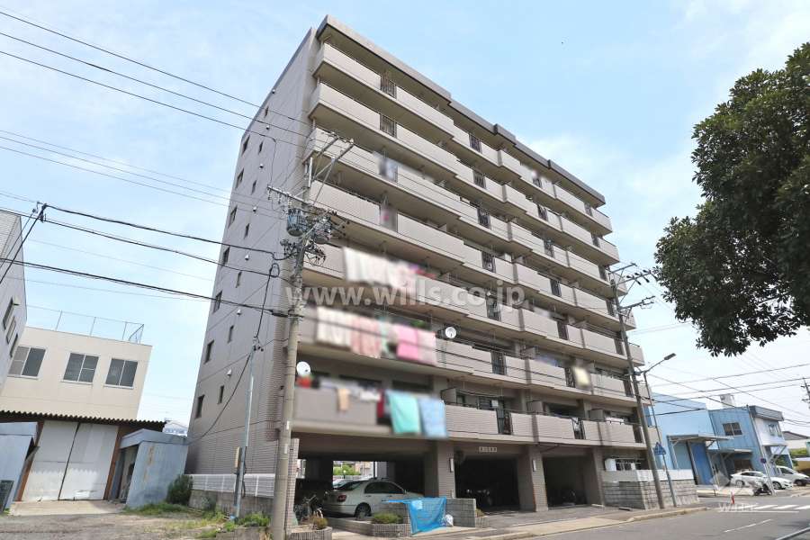 宝マンション新守山第6の外観（南西側から）