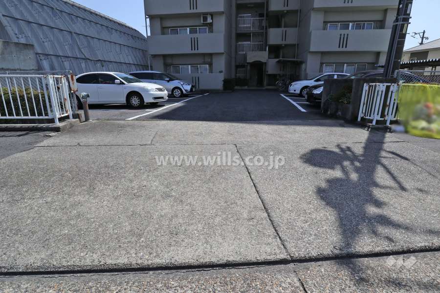 駐車場出入り口
