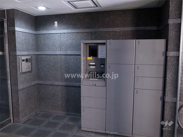 宅配ボックスとオートロック操作盤