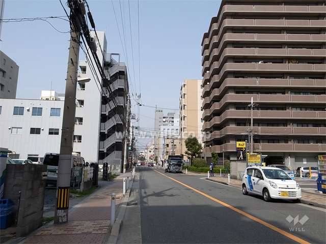 敷地西側の前面道路