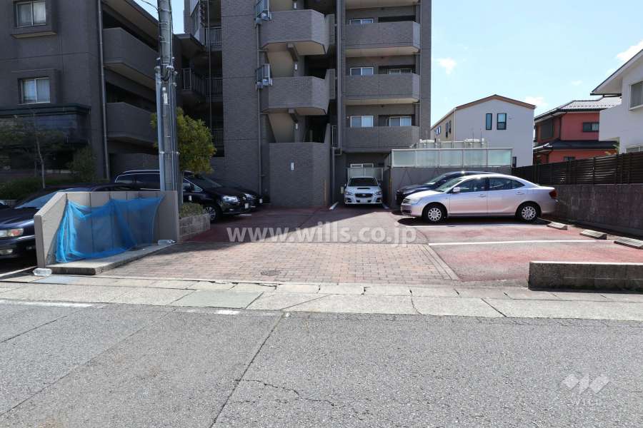 駐車場出入り口