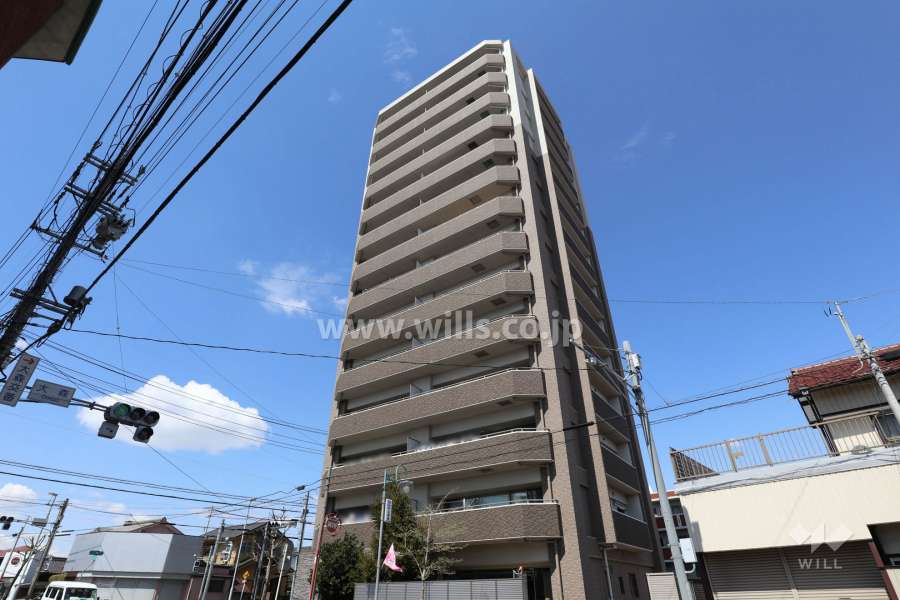 ロイヤルクレスト大森金城学院前の外観（南東側から）