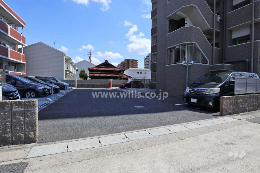 駐車場出入り口