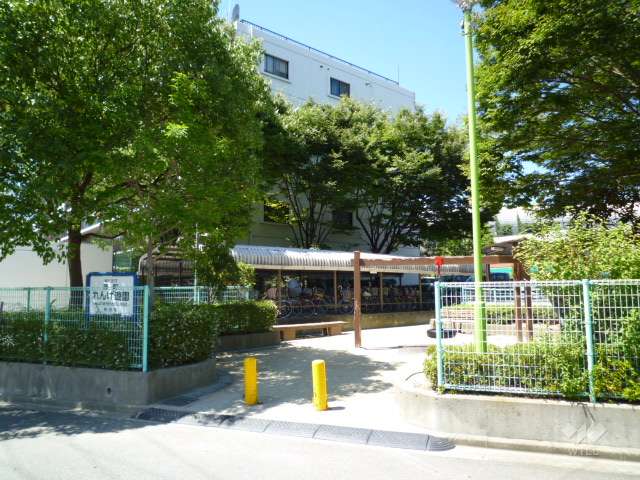 敷地に隣接して小さな公園があります。
