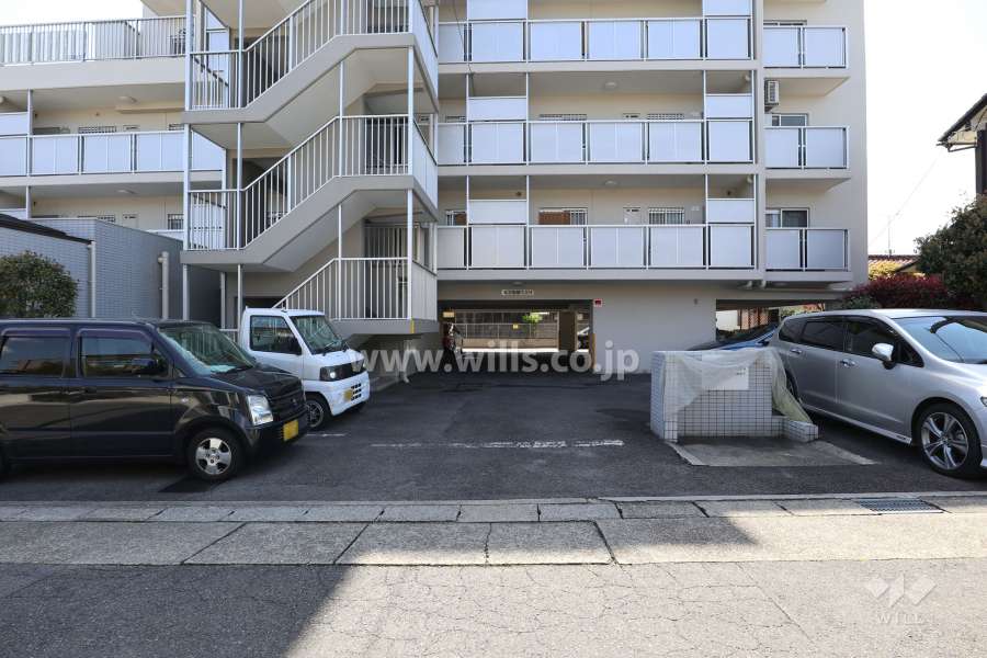 駐車場出入り口
