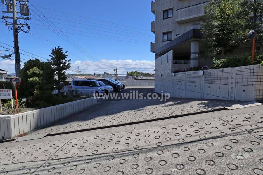 駐車場出入り口