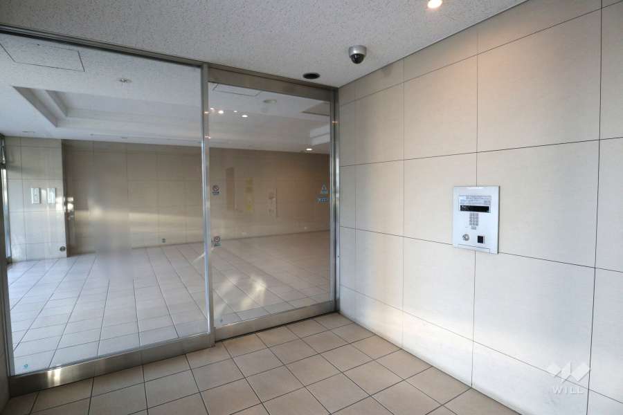 エントランスはオートロック付きです。
