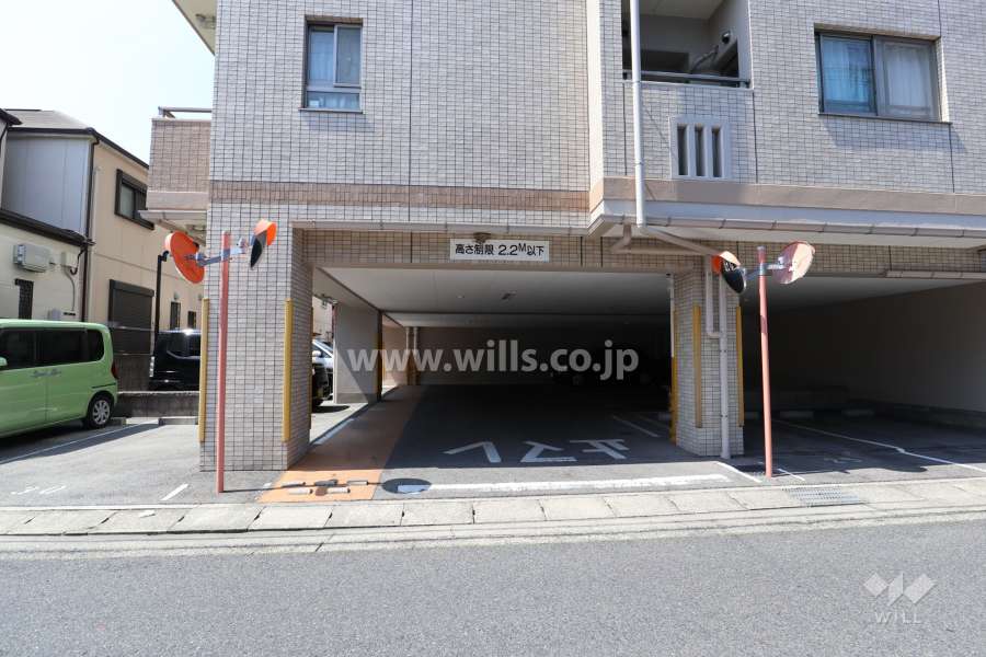 駐車場出入り口