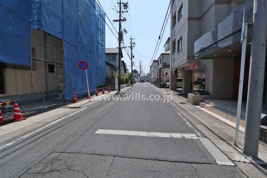 敷地の東側前面道路（北側から）