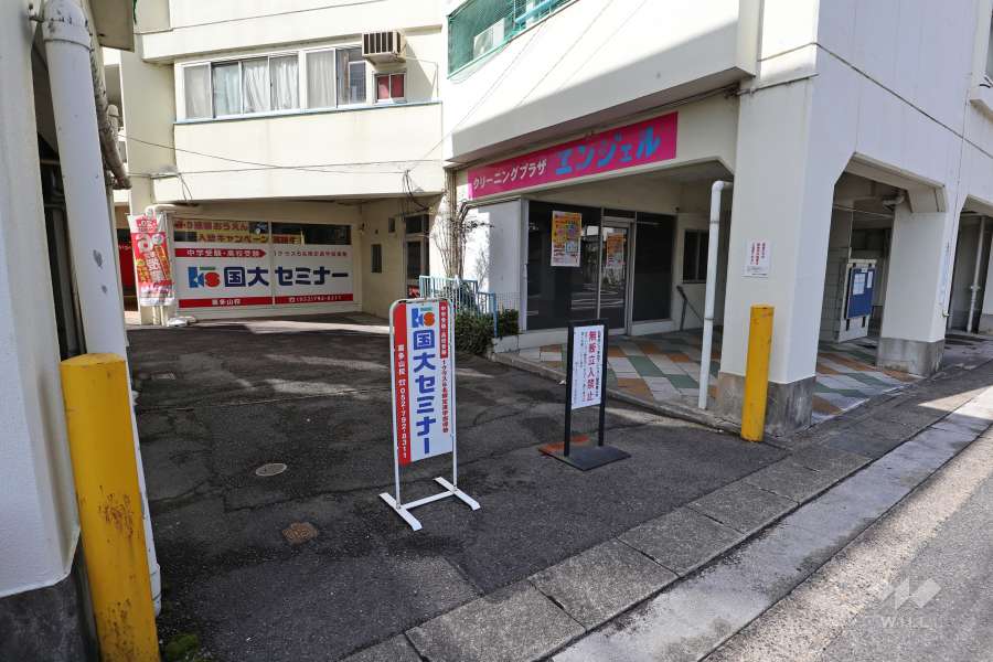 敷地入り口
