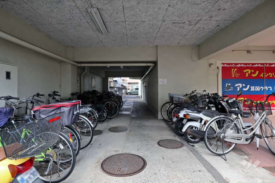 屋内に設けられた駐輪場