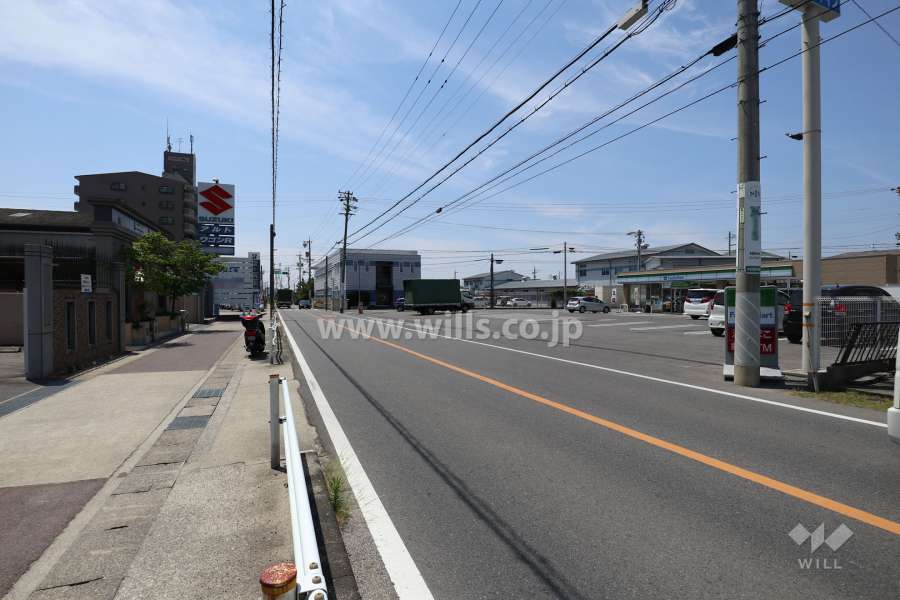 敷地北側の前面道路（東側から）