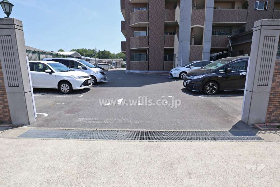 駐車場出入り口