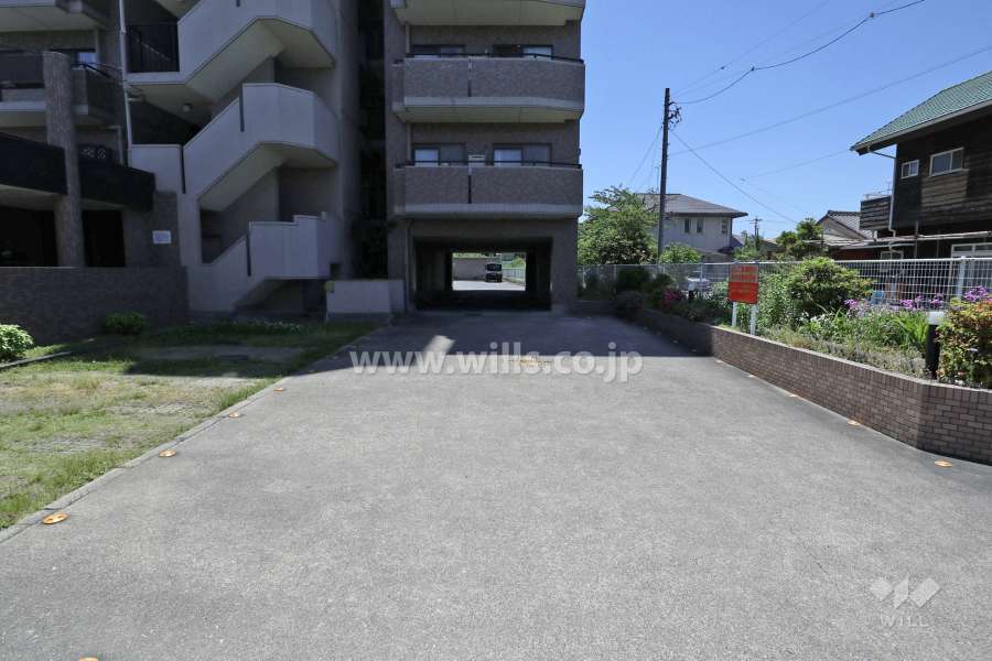 駐車場出入り口