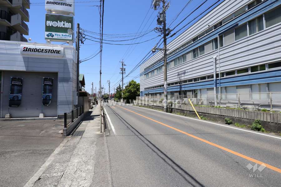 敷地南側の前面道路（東側から）