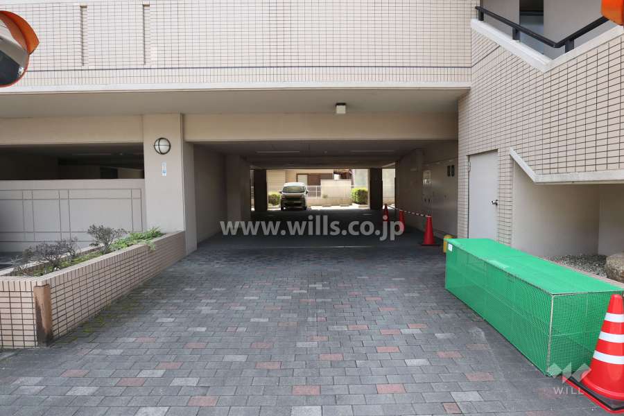 駐車場出入り口