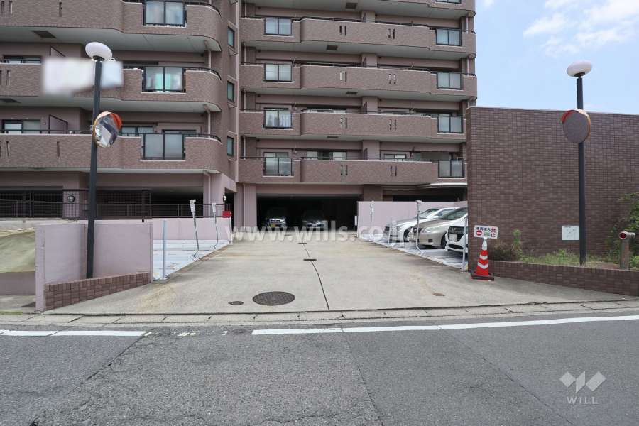 駐車場出入り口